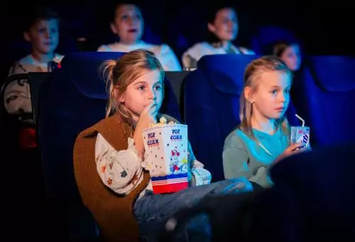 De Vaste Clique-JB-27-cine_deskt.webp