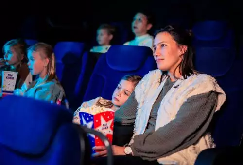 De Vaste Clique-JB-35-cine_deskt.webp